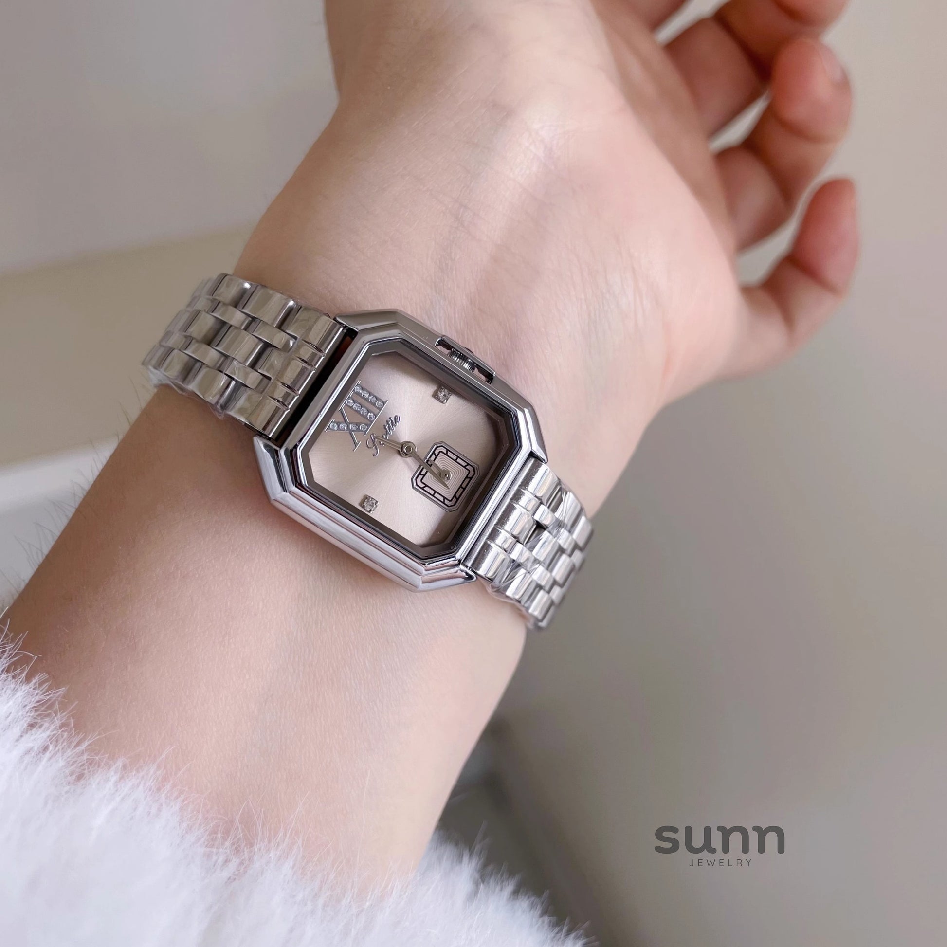 Harmonii Sleek Square Watch [VMI1ISZ3]