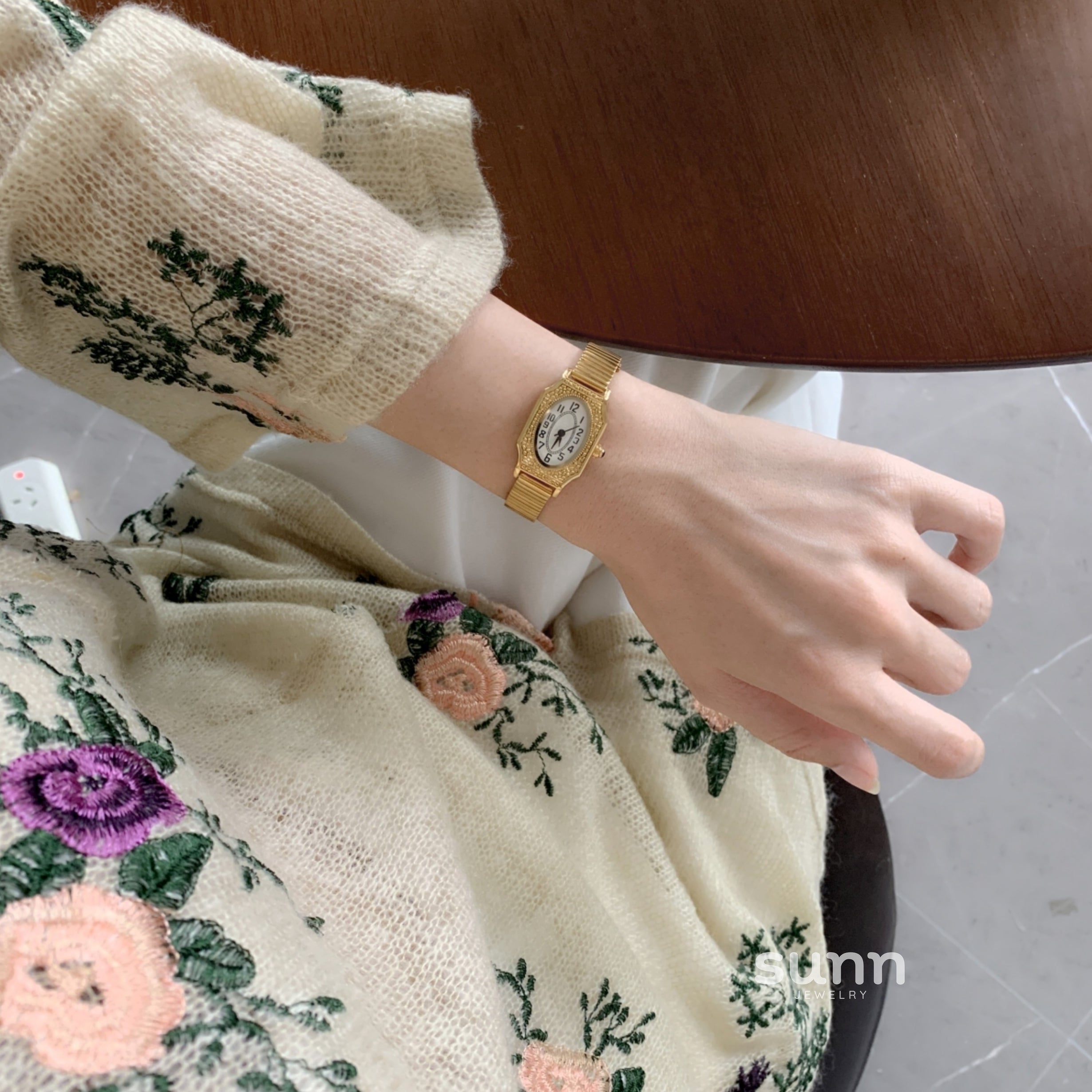 Harmony Carved Barrel Watch [MAZGI0S7]