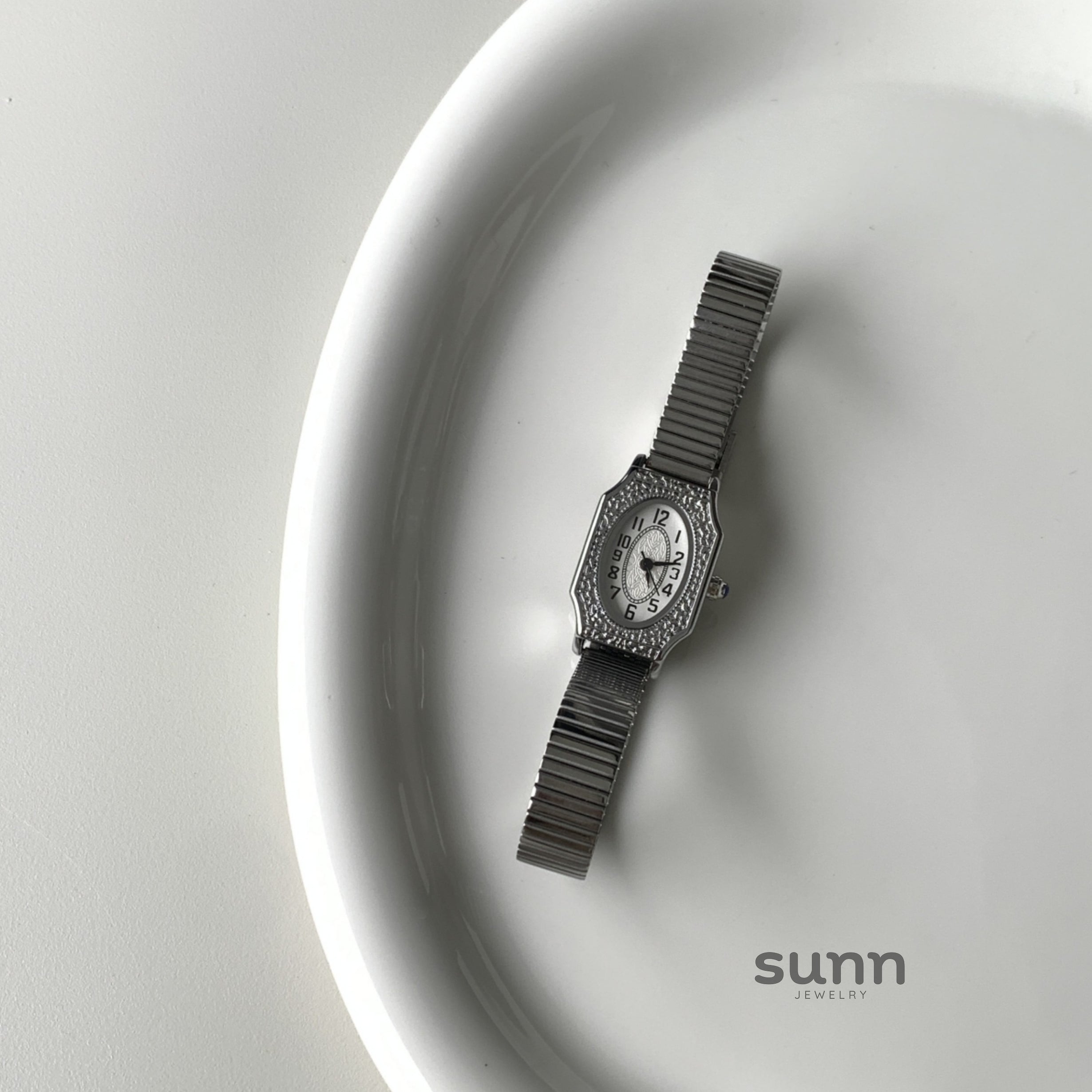 Harmony Carved Barrel Watch [E8NO9LKE]
