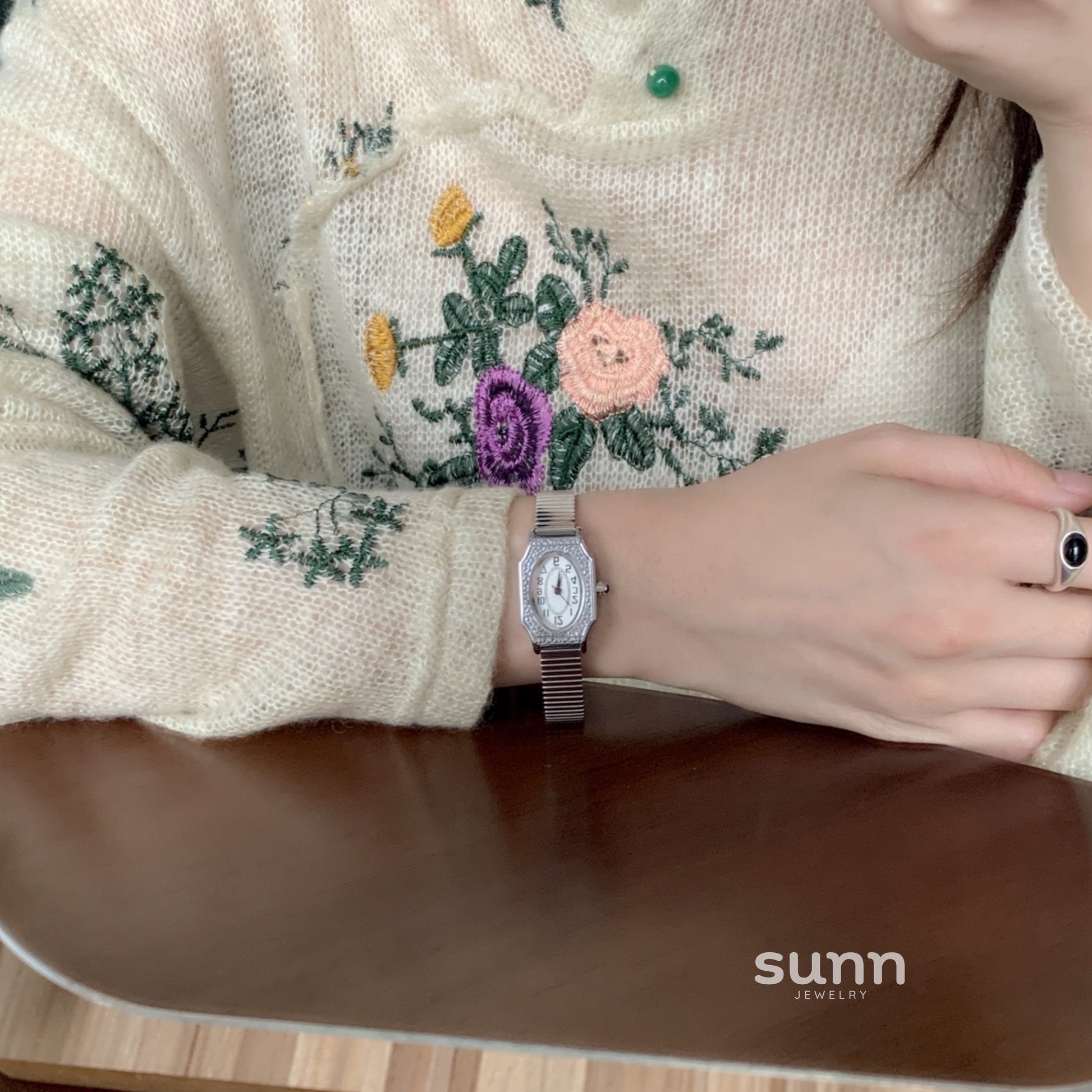Harmony Carved Barrel Watch [H2SIFU0S]