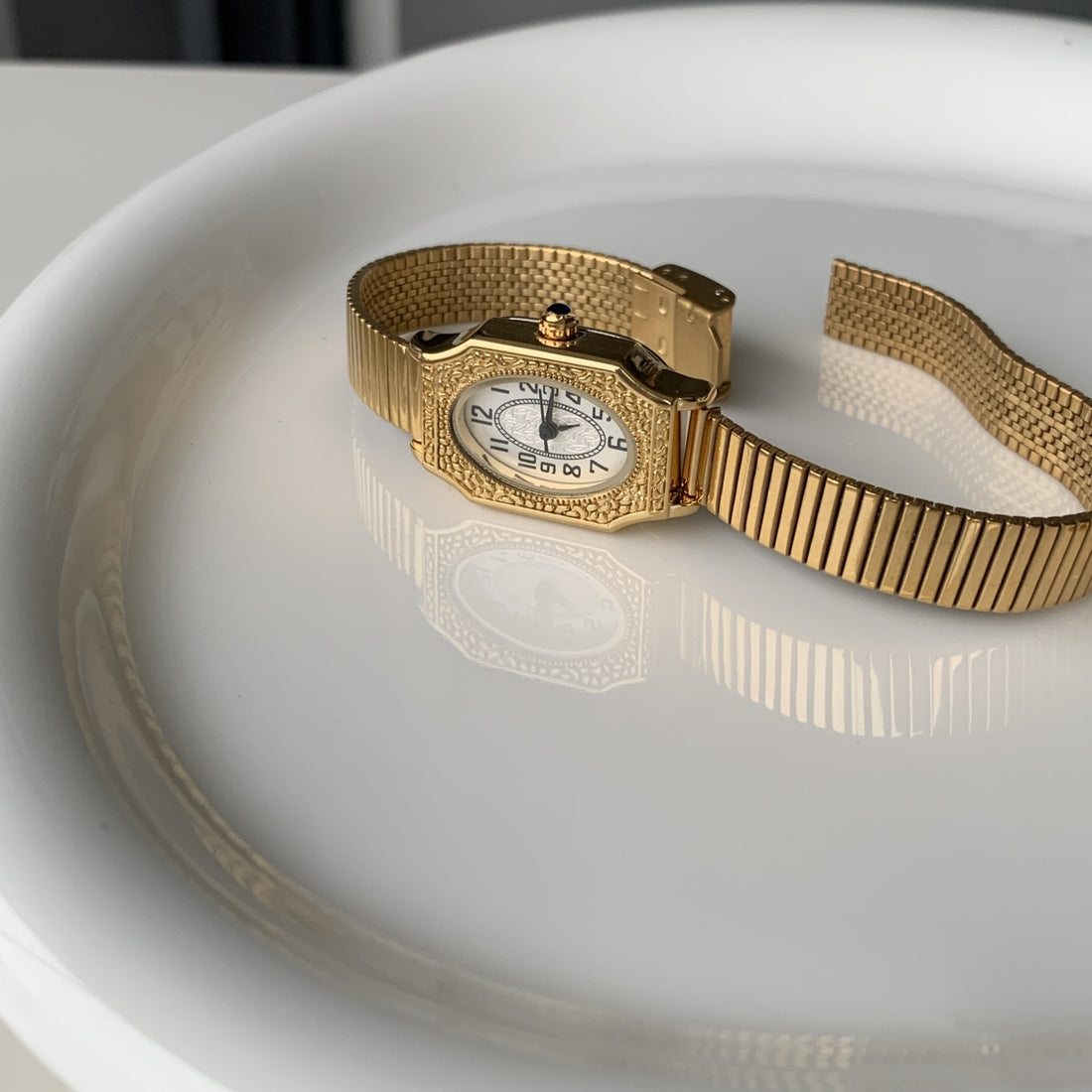 Harmony Carved Barrel Watch [OGYYWBAS]