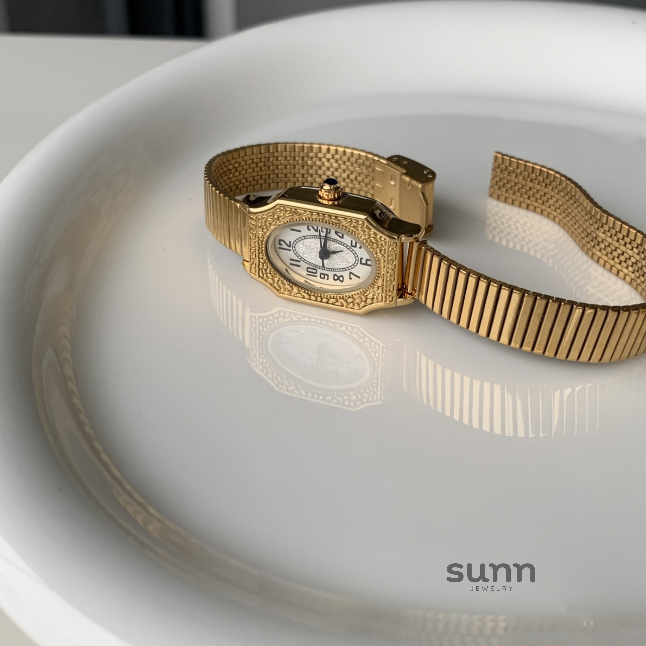 Harmony Carved Barrel Watch [REMU419Z]