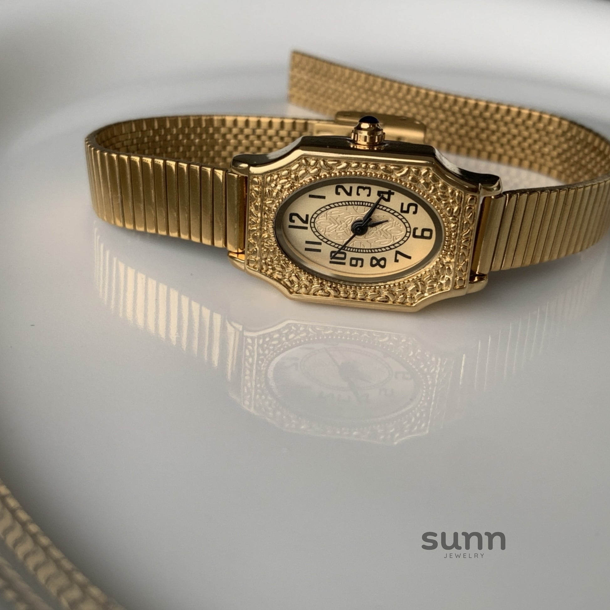Harmony Carved Barrel Watch [WIRL9L52]