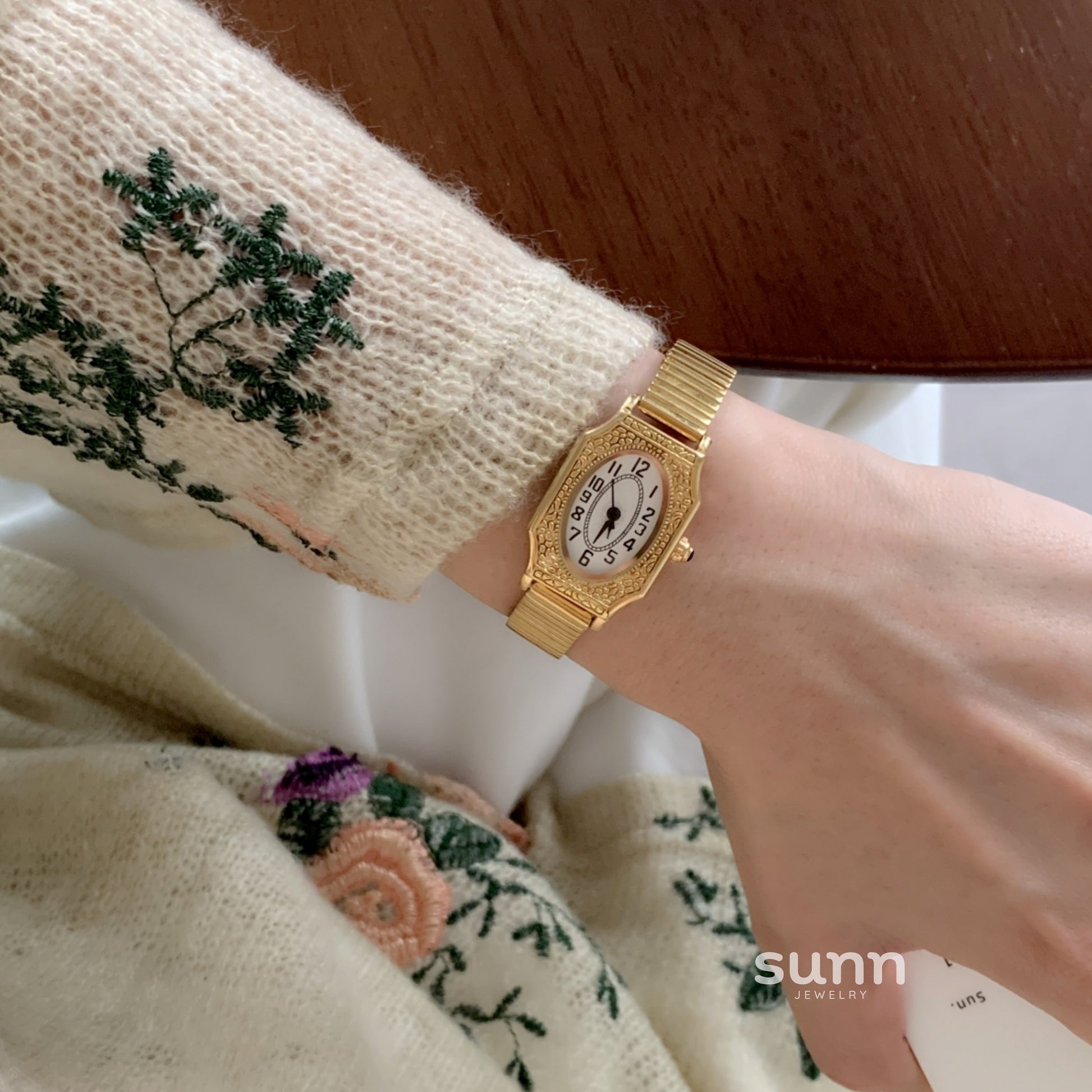 Harmony Carved Barrel Watch [BSV1M4V7]