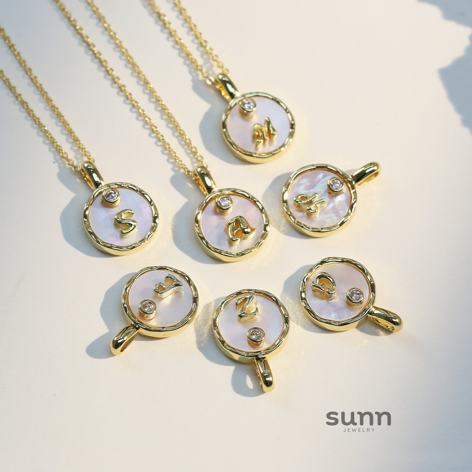 Haset Cursive Initial Pearl Necklace [EB9OGB0W]