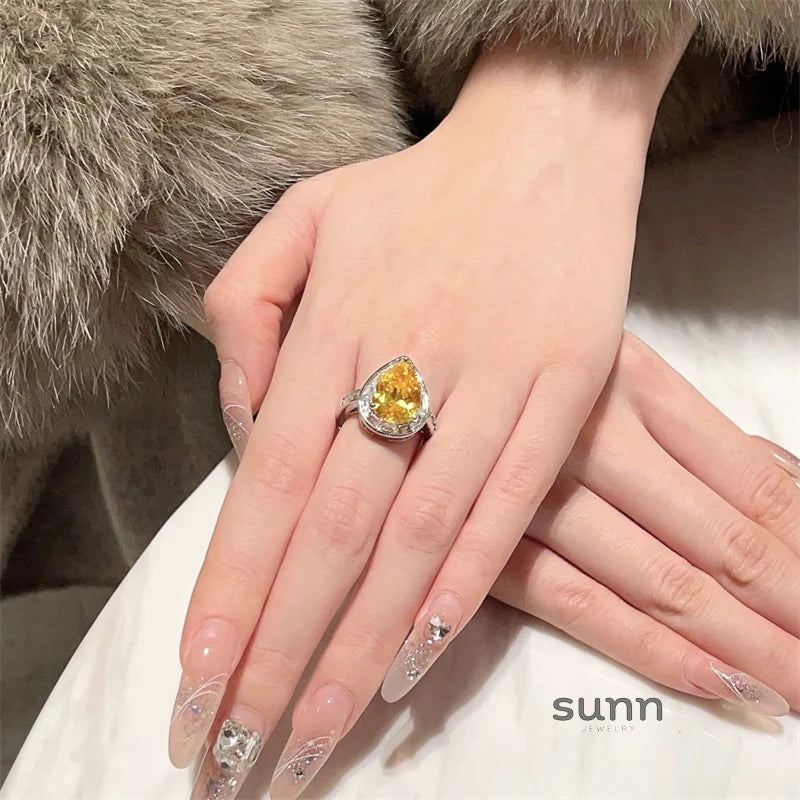 Haset Elegant Teardrop Ring