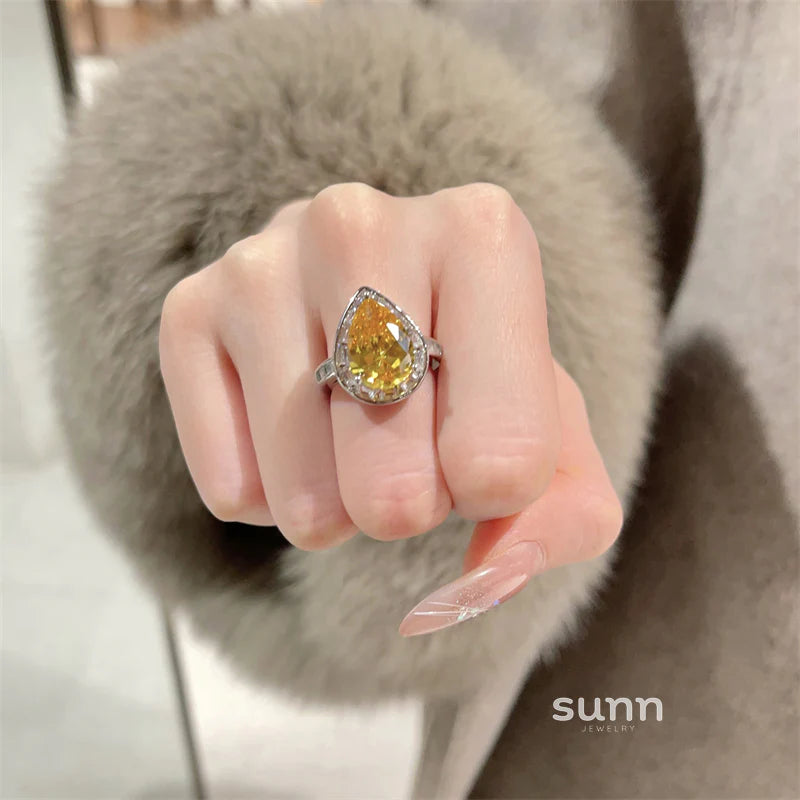 Haset Elegant Teardrop Ring
