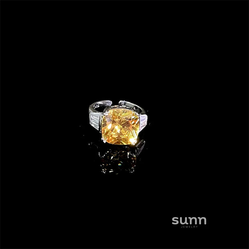 Haset Elegant Teardrop Ring