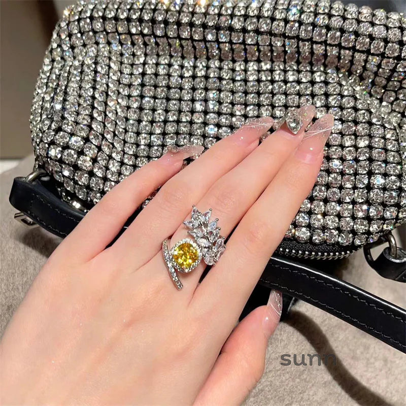 Haset Elegant Teardrop Ring