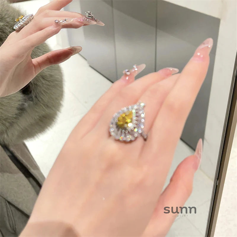 Haset Elegant Teardrop Ring