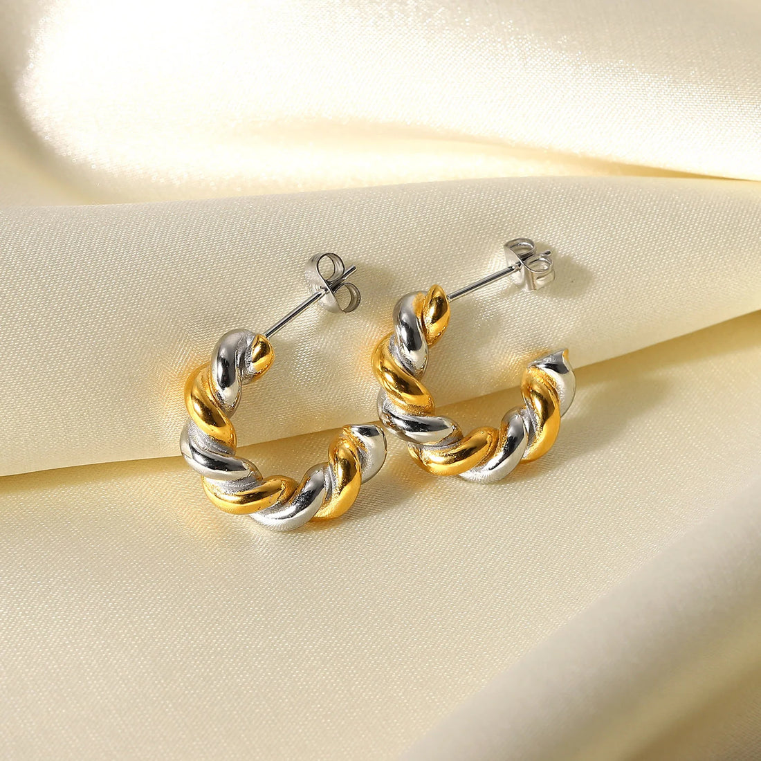 Havyn Twisted Link Earrings