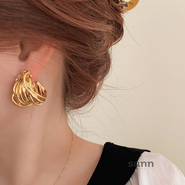 Haylen Sculptural Metal Drop Earrings [R5JINMS2]