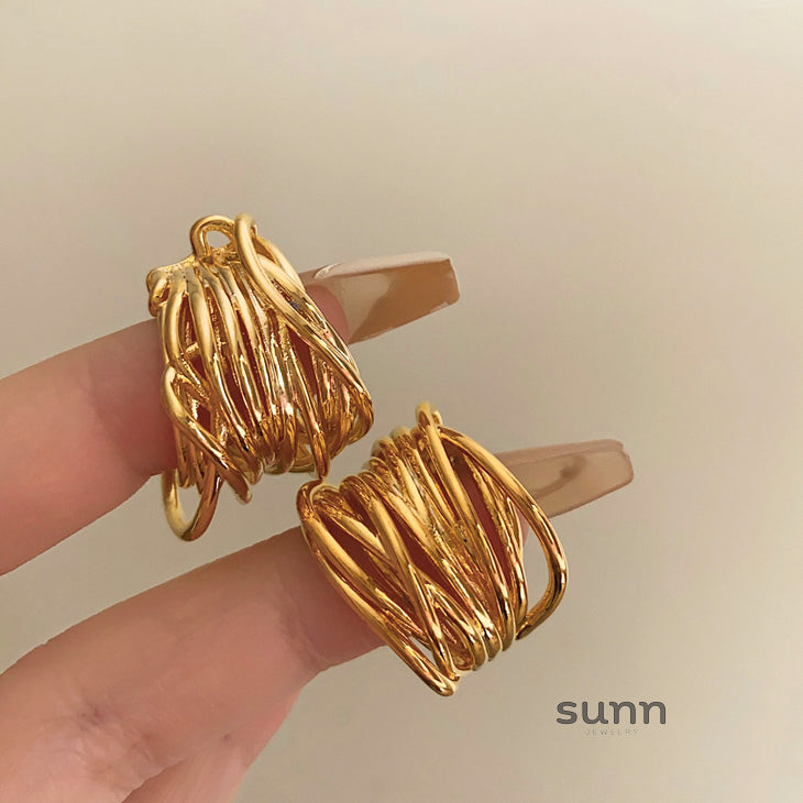 Haylen Sculptural Metal Drop Earrings [03DB75AB]