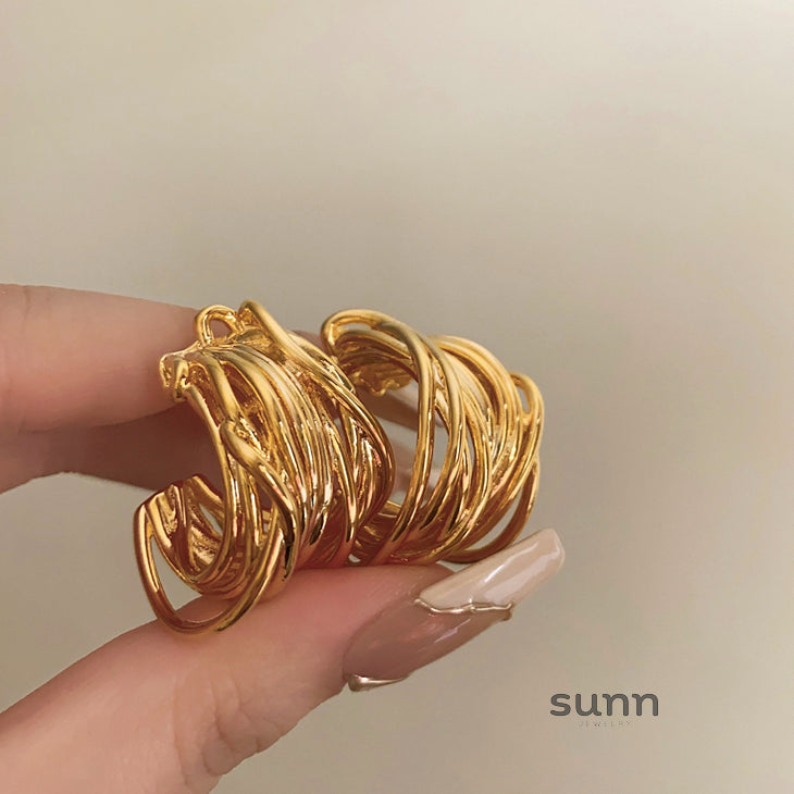 Haylen Sculptural Metal Drop Earrings [97HQ7ZP9]