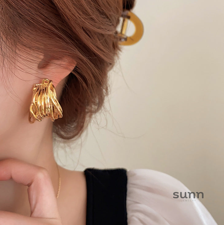 Haylen Sculptural Metal Drop Earrings [4PH6OI51]