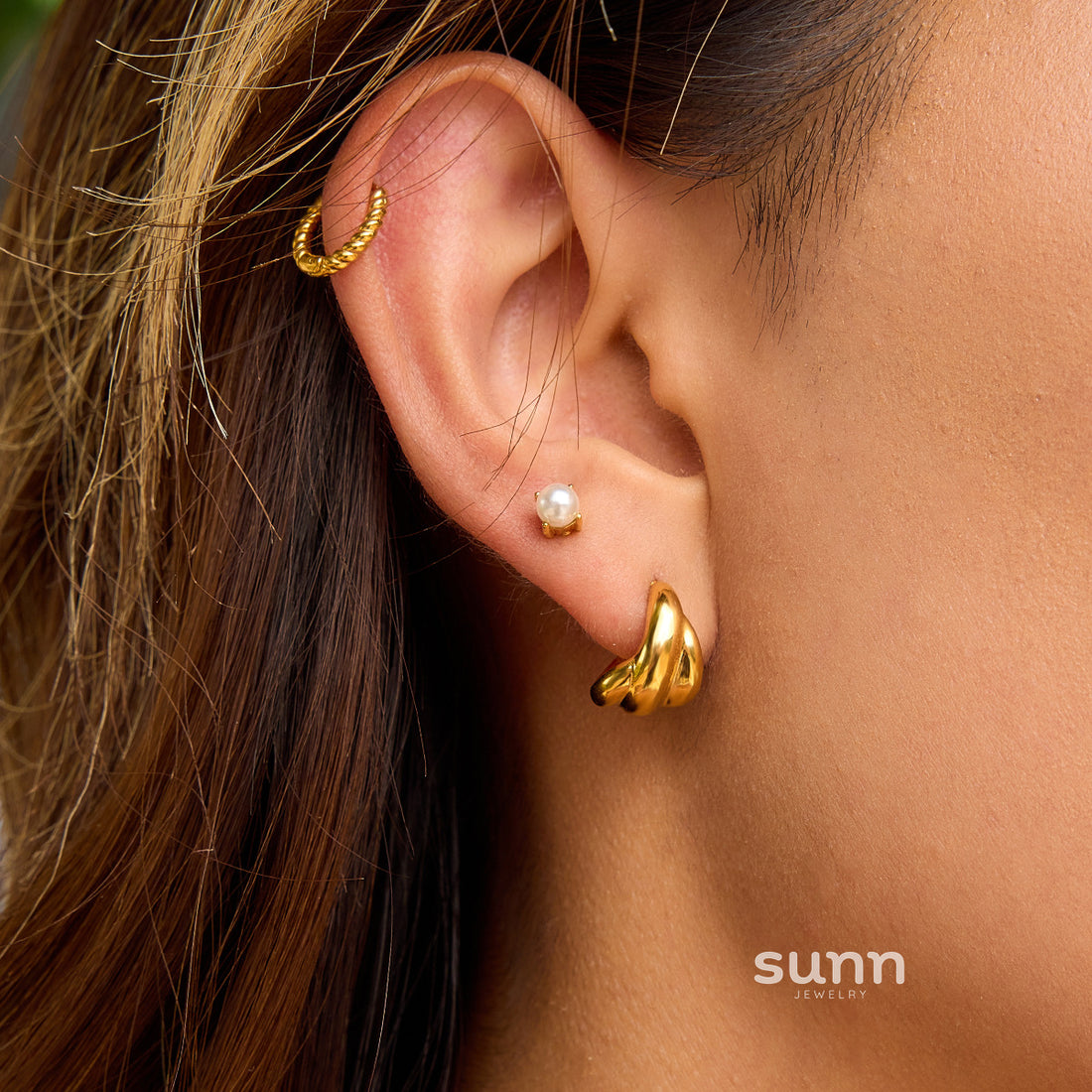 Haylie Sculpted Pearl Hoops [9V9ROZHN]