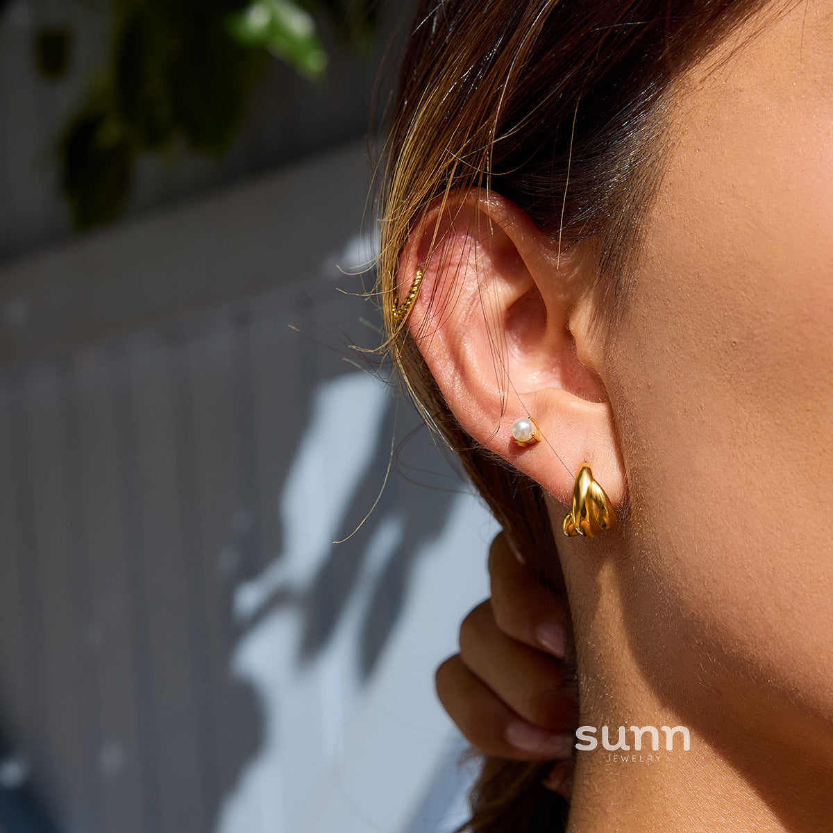 Haylie Sculpted Pearl Hoops [Z7KDHSKV]