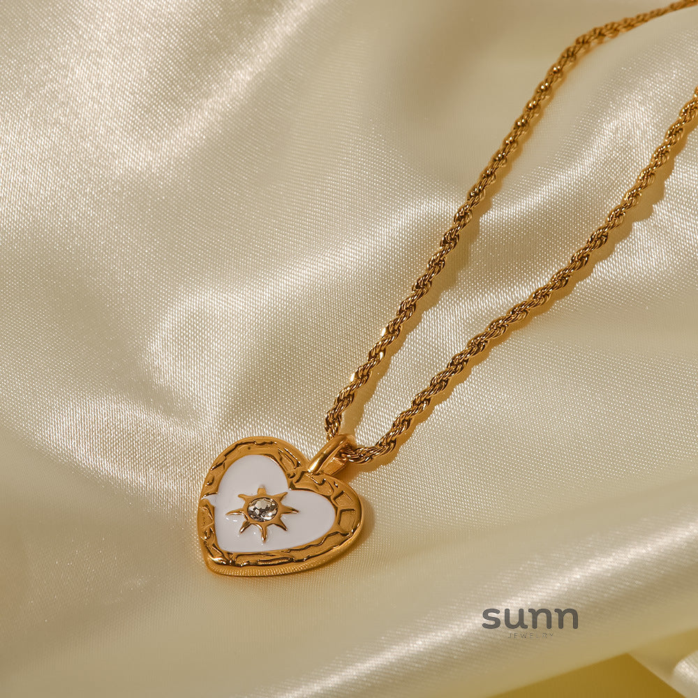 Haylie Zircon Heart Pendant [M9QDBT4X]