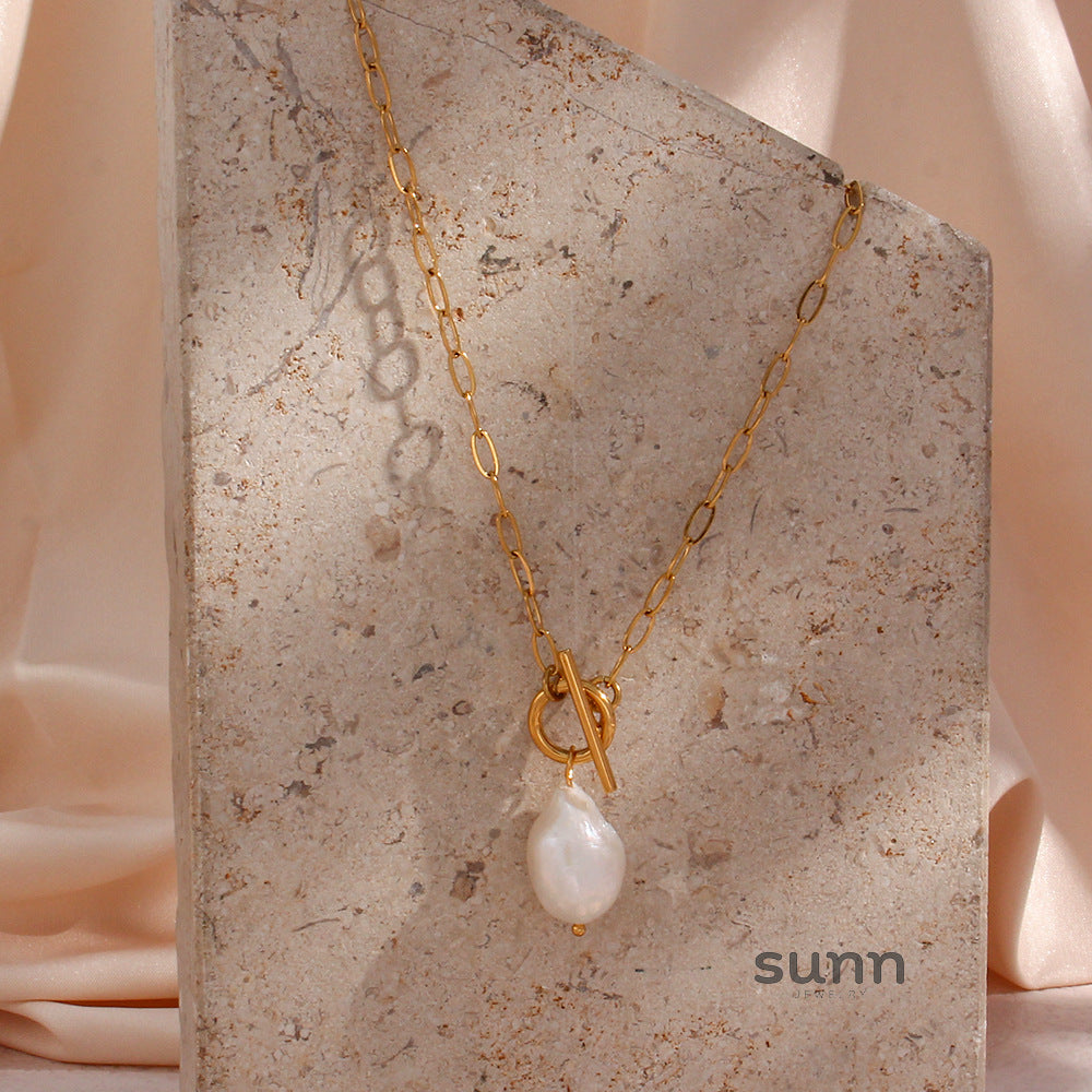 Hazel Baroque Pearl Paperclip Necklace [SRAX2G92]