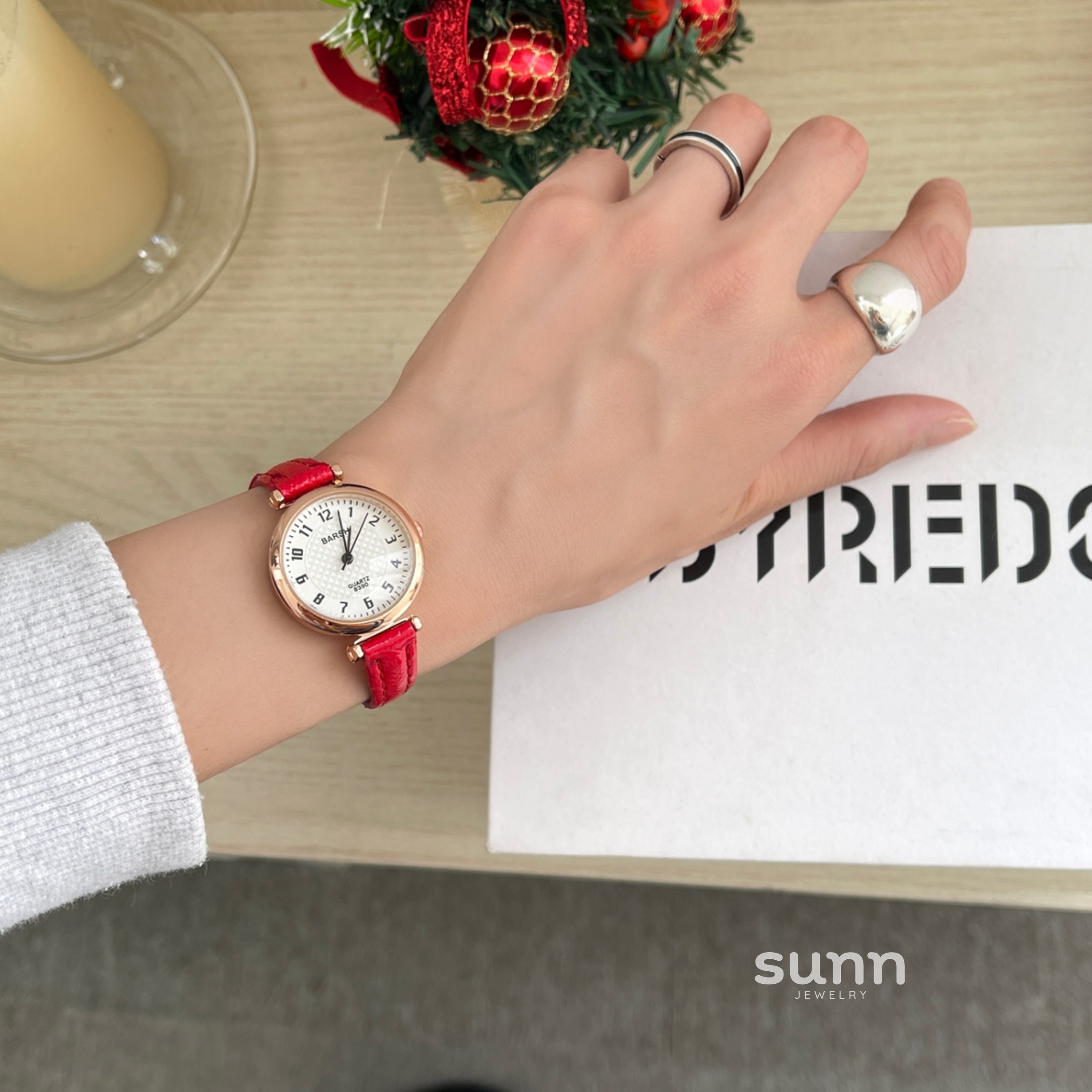 Heidy Petite Round Watch [BD50H1U6]