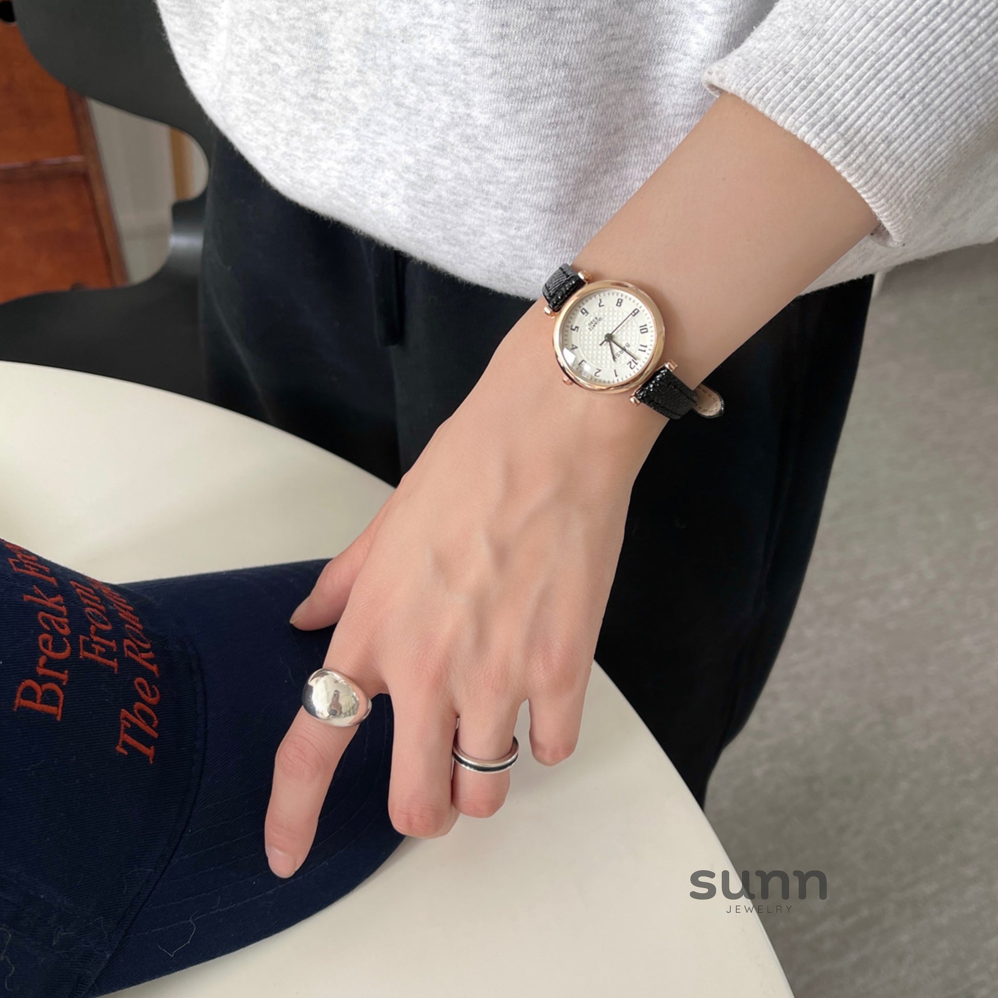 Heidy Petite Round Watch [OM2KDM9Q]