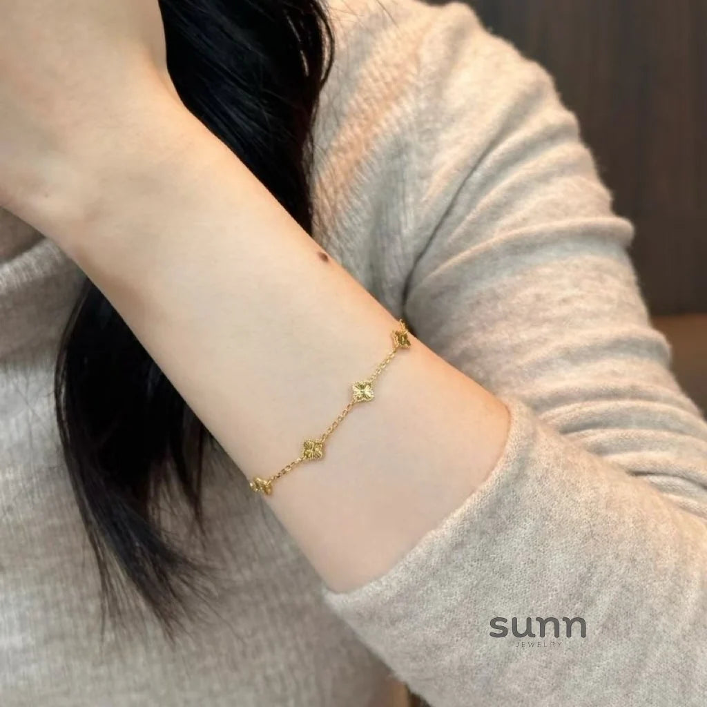 Helaina Golden Star Clover Bracelet