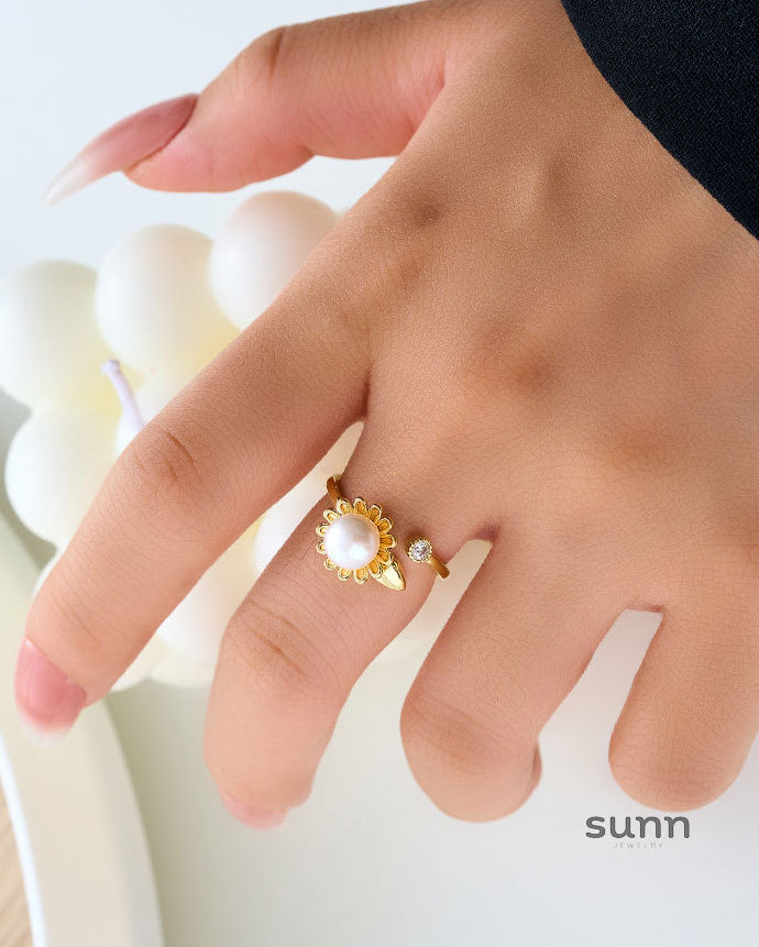 Helene Pearl Bloom Ring [B6MBNDP2]