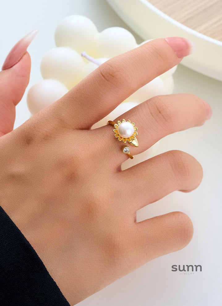 Helene Pearl Bloom Ring [LG07P8RS]