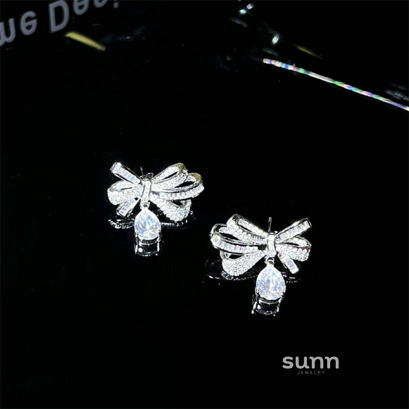 Hilda Delicate Bow Jewelry [SAXJN83R]