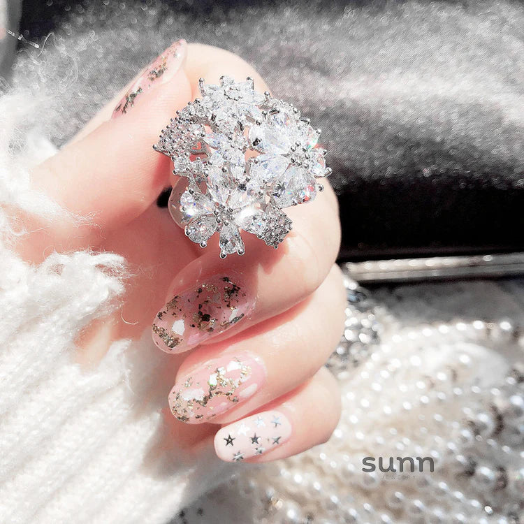 Hinda Sparkle Bloom Ring