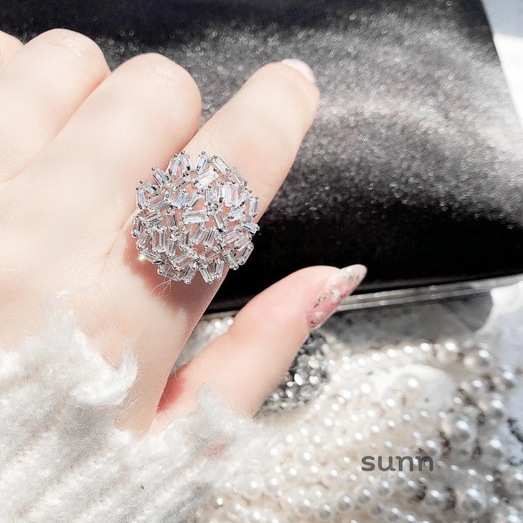 Hinda Sparkle Bloom Ring