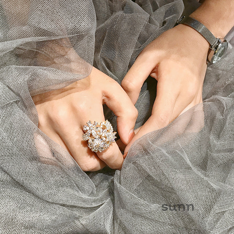 Hinda Sparkle Bloom Ring