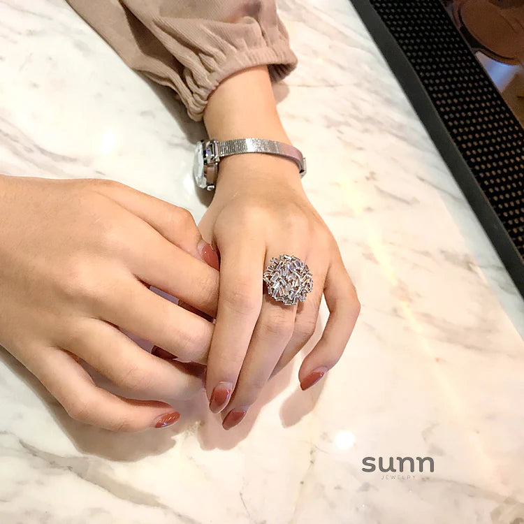 Hinda Sparkle Bloom Ring