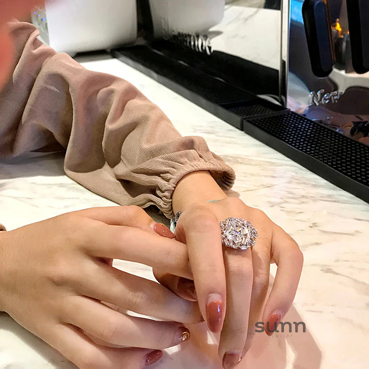 Hinda Sparkle Bloom Ring