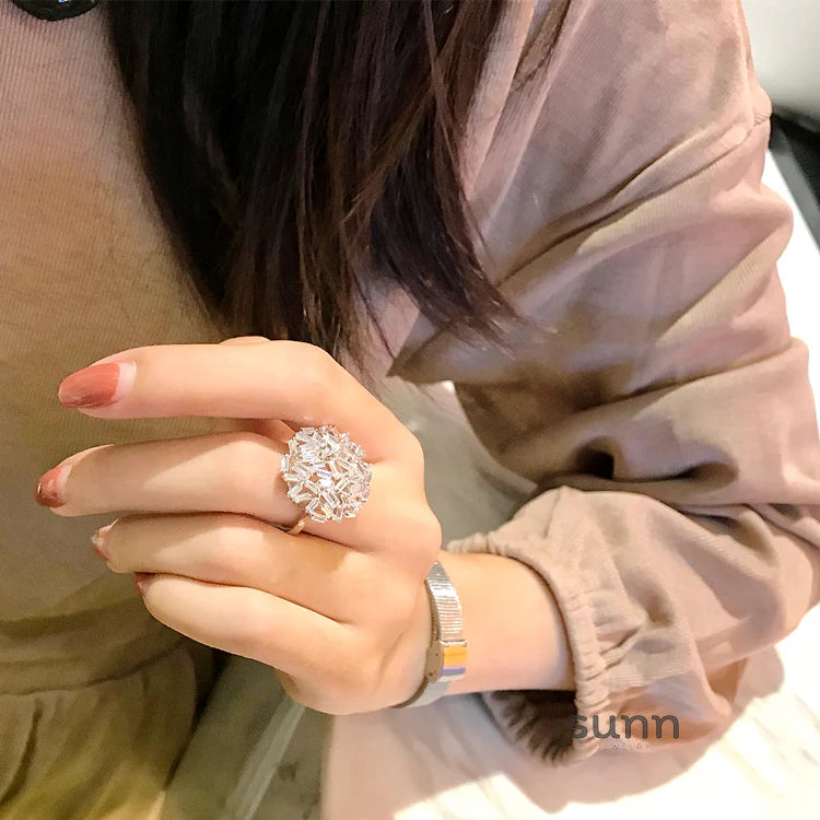 Hinda Sparkle Bloom Ring