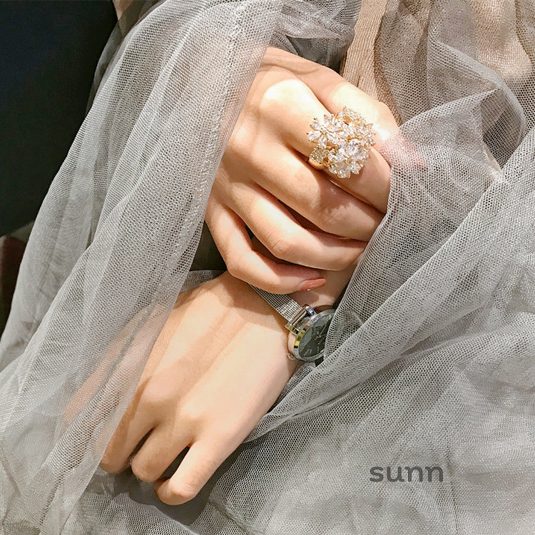 Hinda Sparkle Bloom Ring