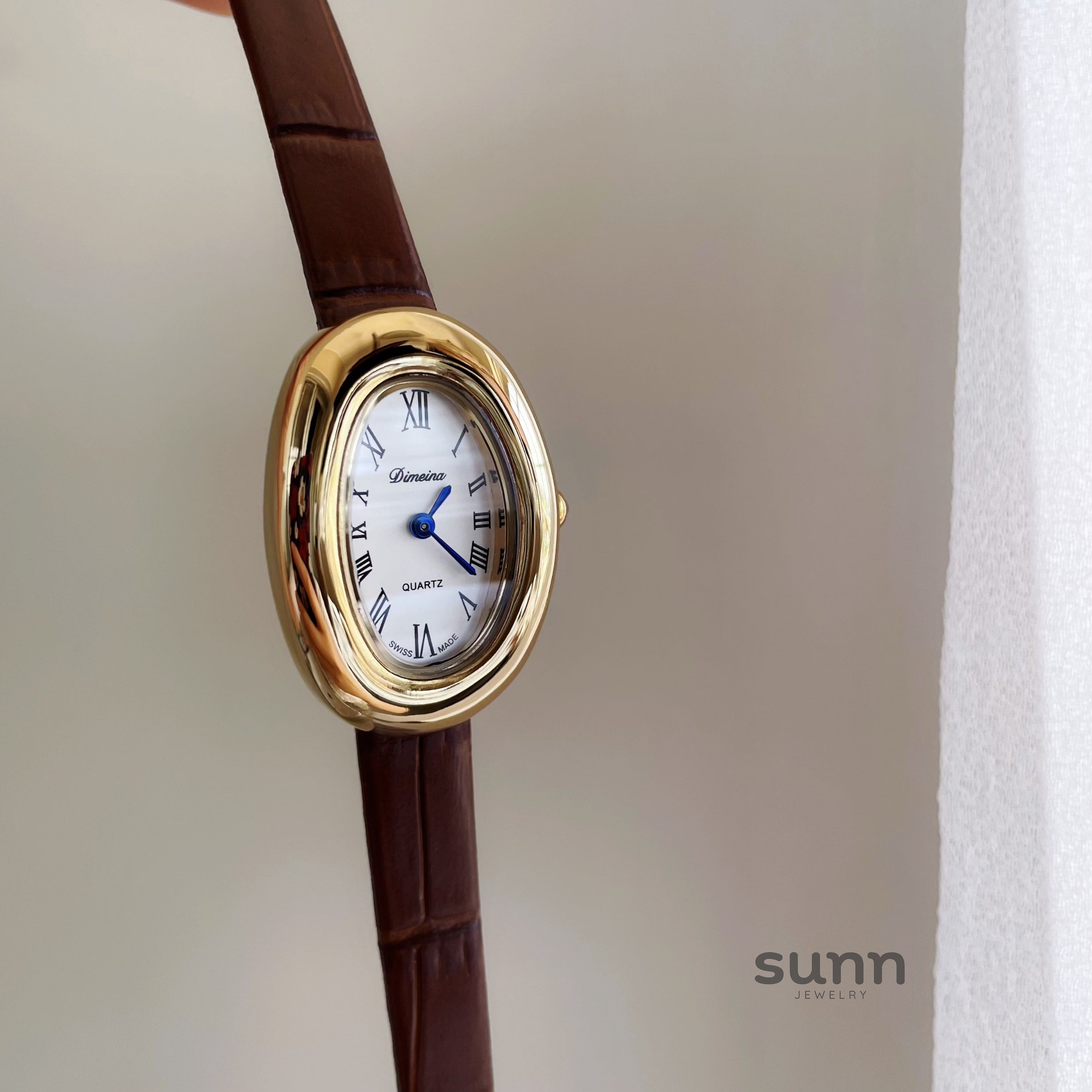 Hinda Vintage Oval Watch [KK4MLLCZ]