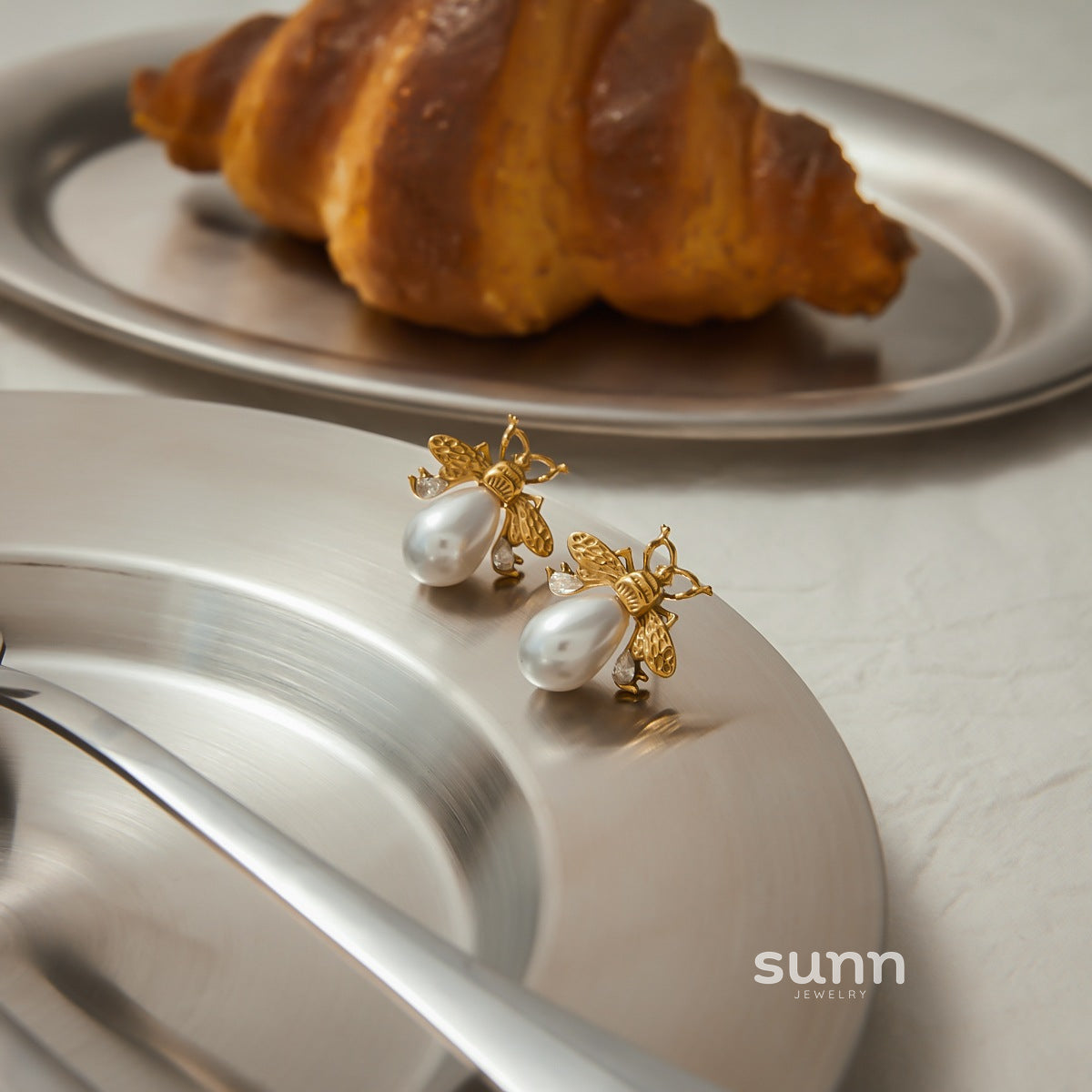 Honey Geometric Pearl Earrings [46M8G149]