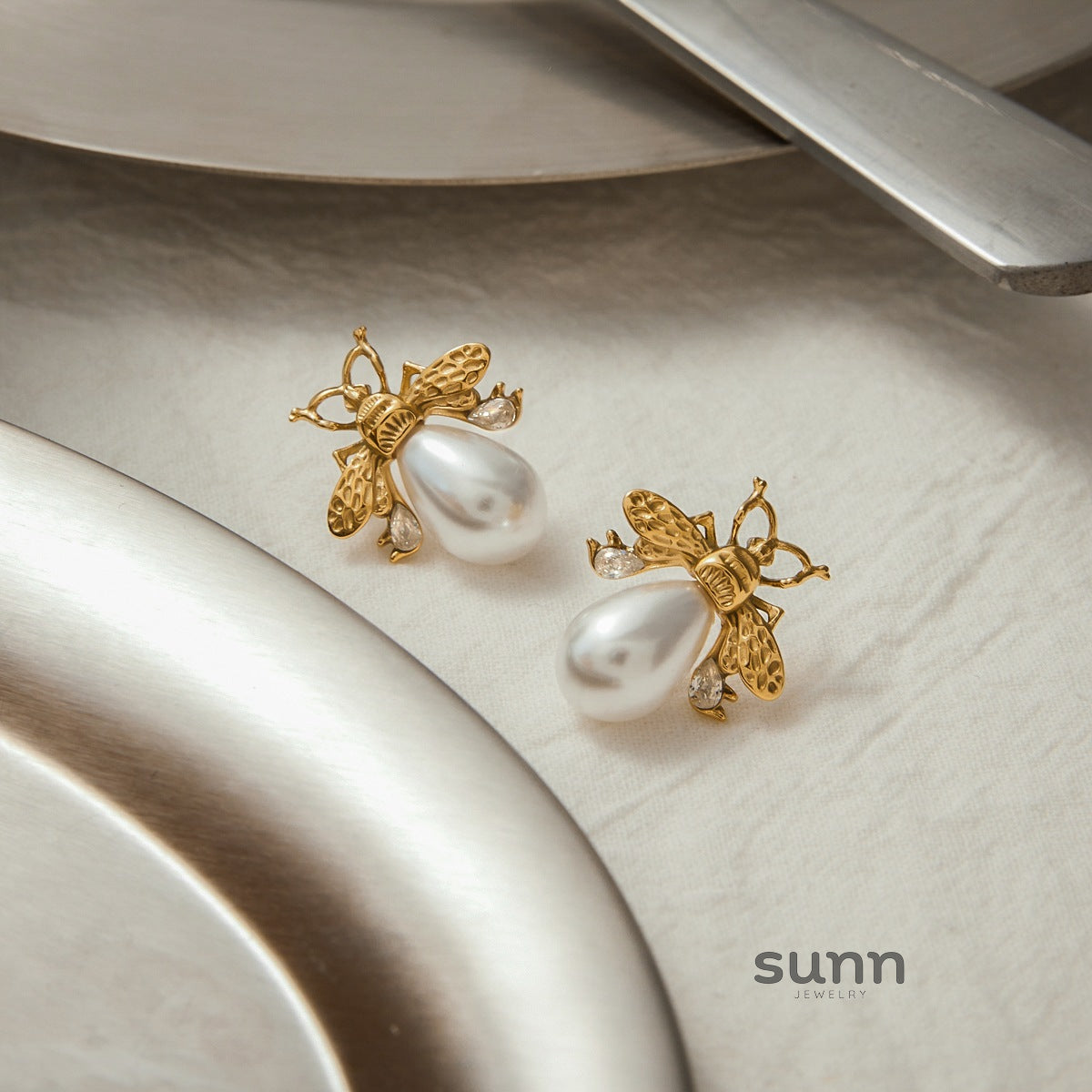 Honey Geometric Pearl Earrings [X1YGQFIB]