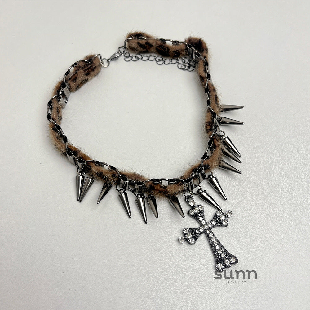 Huda Rivet Cross Choker [PDSS1MTO]
