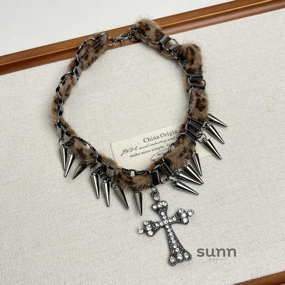 Huda Rivet Cross Choker [CGWN4SD2]