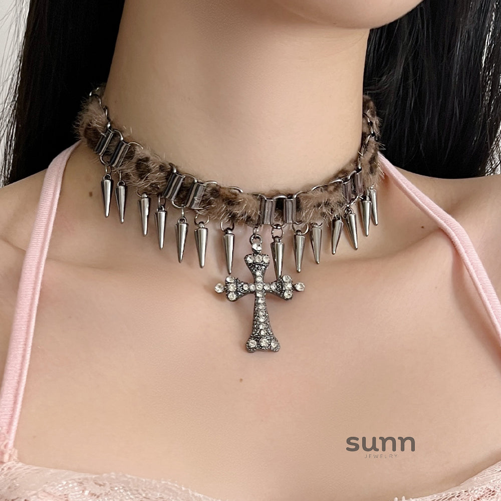 Huda Rivet Cross Choker [9EETV5EL]