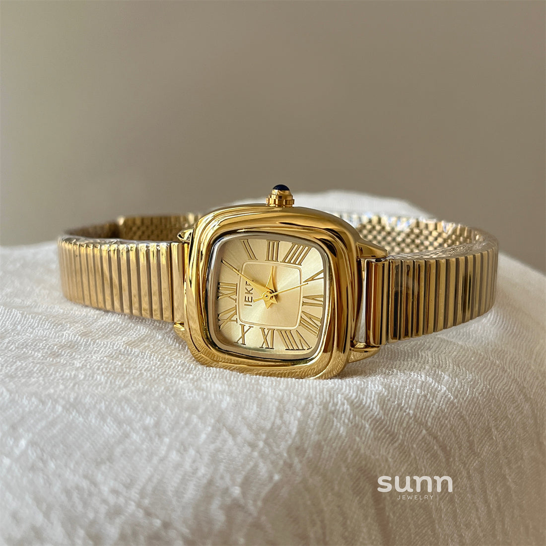 Hudsyn Retro Roman Square Watch [O8M8UABP]