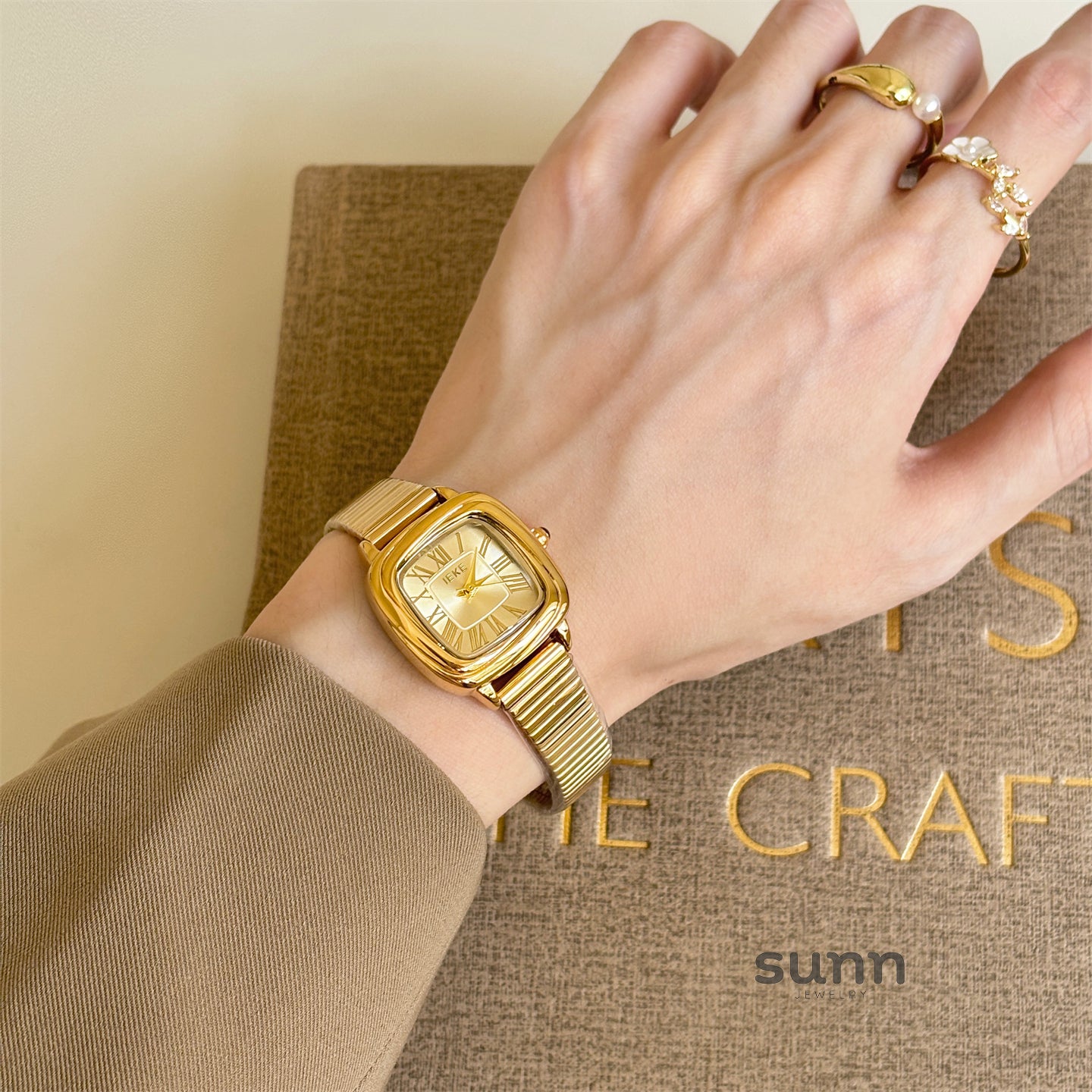 Hudsyn Retro Roman Square Watch [G9F58G7O]