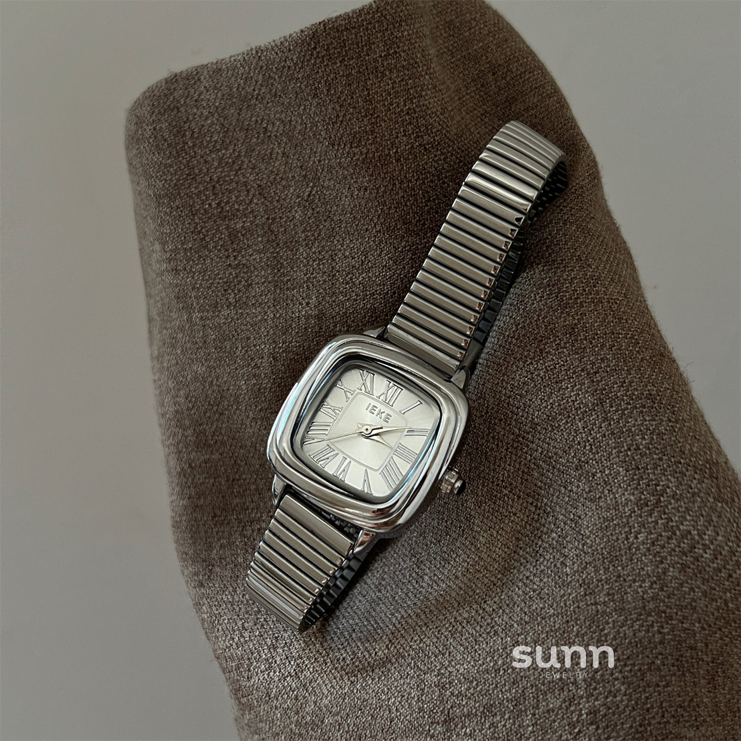 Hudsyn Retro Roman Square Watch [XJDQB1FT]