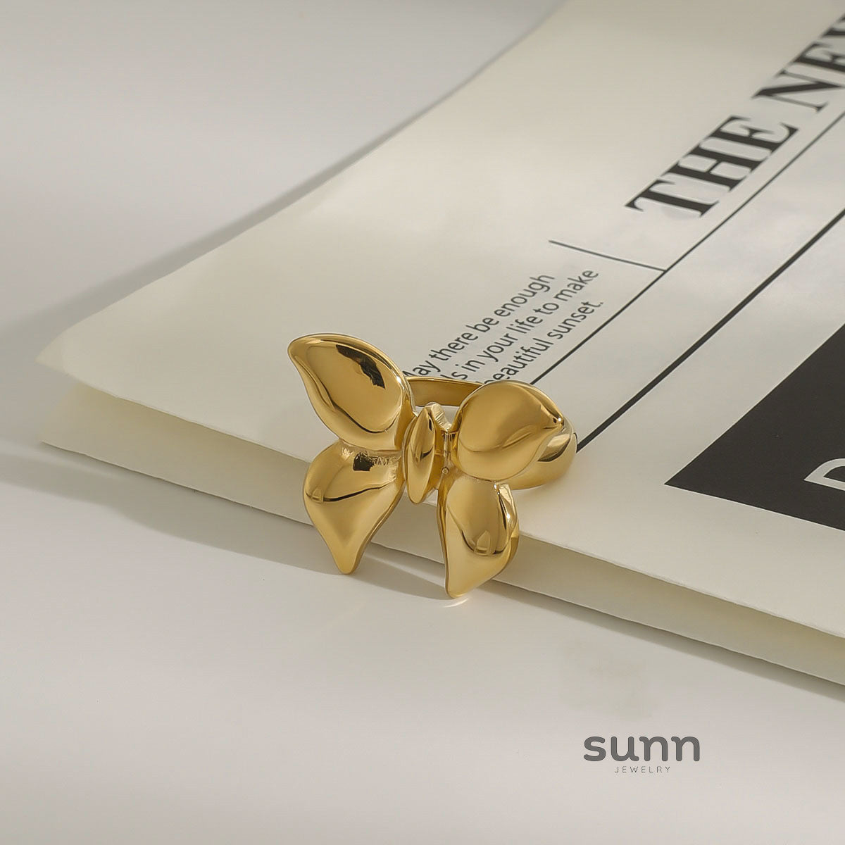 Huntley Butterfly Titanium Ring [U1S3V3E3]