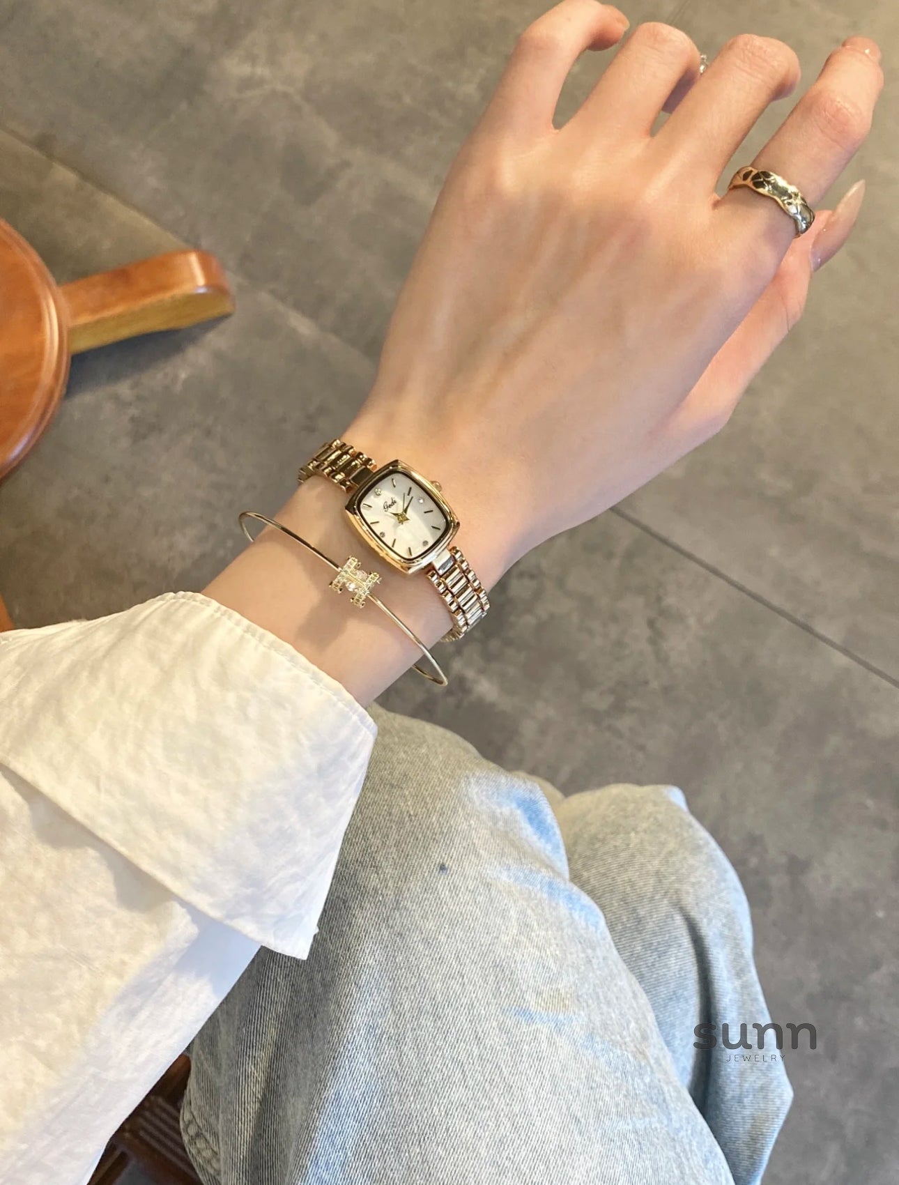 Idy Aurora Retro Quartz Watch [HS6UFYC6]