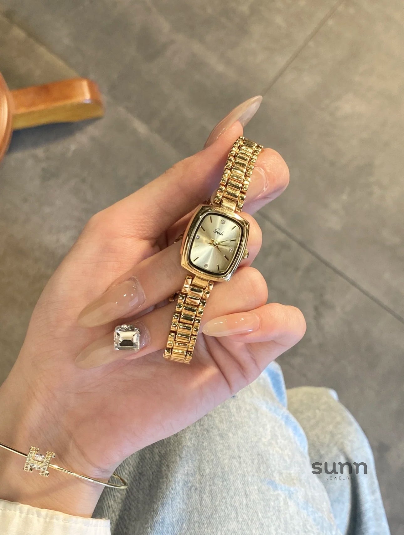 Idy Aurora Retro Quartz Watch [PAIVWDH5]