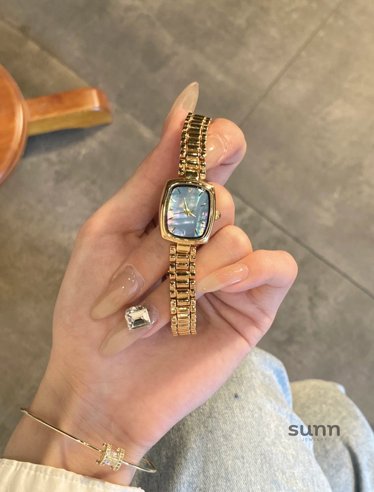 Idy Aurora Retro Quartz Watch [86YTPGGR]