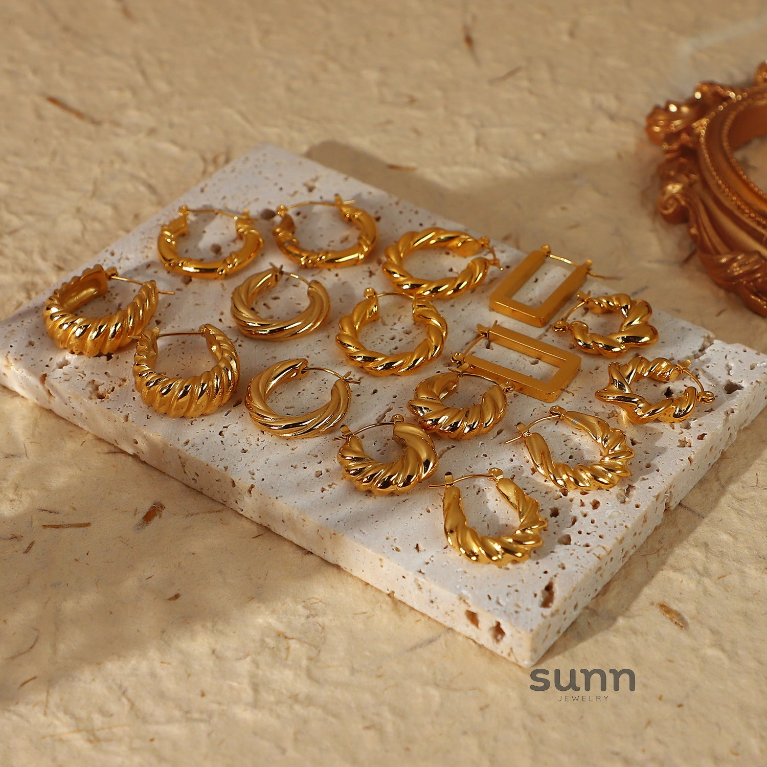 Ifeoluwa Croissant Hoop Earrings [42U57F7Z]